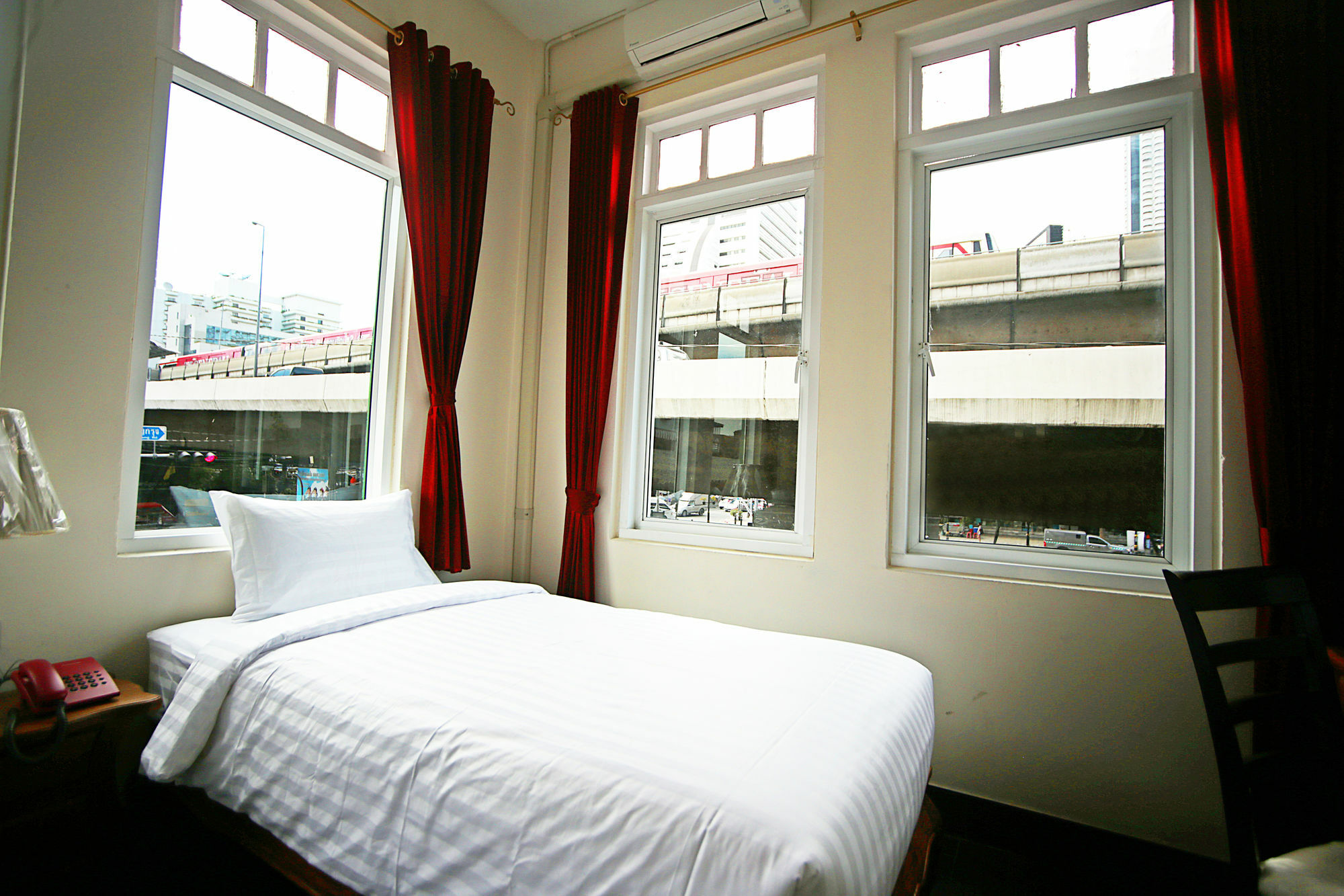 The Myth - Sud Sathorn Bed & Breakfast Bangkok Eksteriør bilde